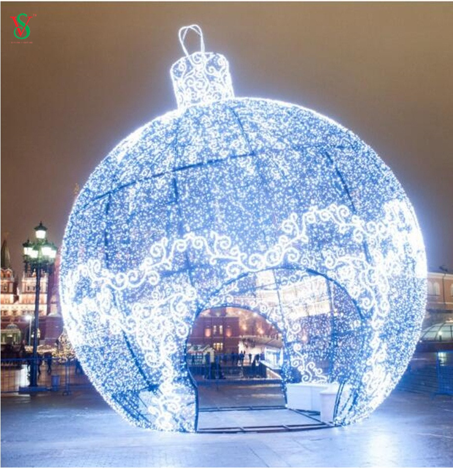 Memorabile decorazione LED notturna natalizia con motivo a sfera gigante per strada natalizia all'aperto
