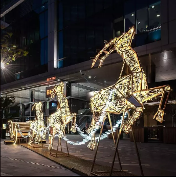 Luci dell'albero di Natale con decorazioni Vision