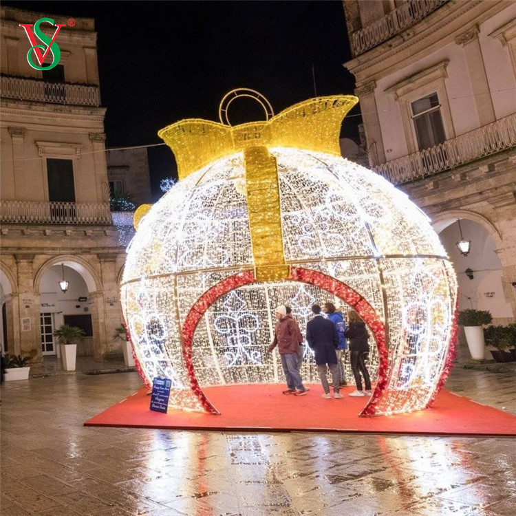 Luce decorativa a LED gigante 3D con motivo ad arco a sfera per l'esposizione del centro commerciale di Natale
