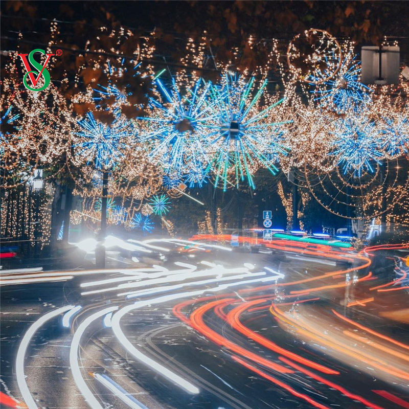 Luci dell'albero dei fuochi d'artificio a LED a colori RGB per la decorazione delle vacanze di Natale all'aperto