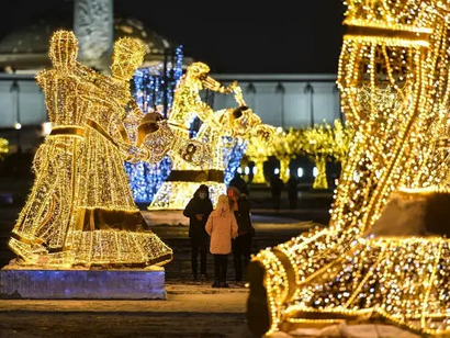 Figure Danzanti In Piazza