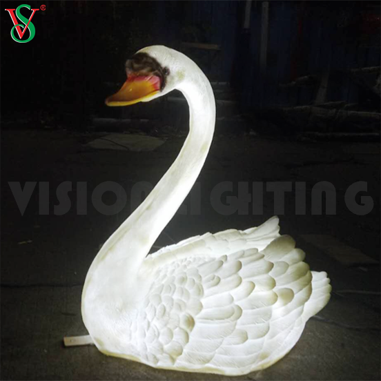 Cigno illuminato a LED con luce per scultura in resina d'oca in fibra di vetro per la decorazione esterna del parco zoologico
