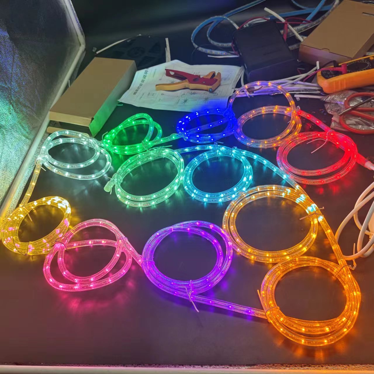 Decorazione per le vacanze Forma rotonda RGB 100m LED Flex Strip Light per Shop Window Park Street