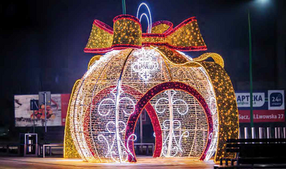 Palla ad arco gigante in strada