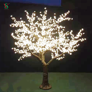 Luce bianca artificiale dell'albero del fiore di ciliegio per la decorazione della fase del parco di nozze di evento